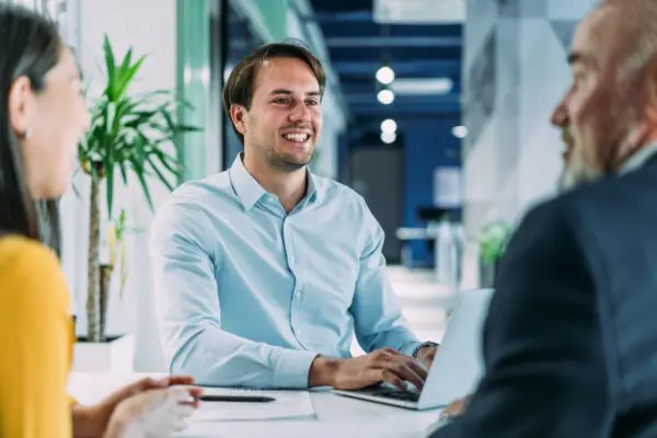 Man die adviesgesprek voert