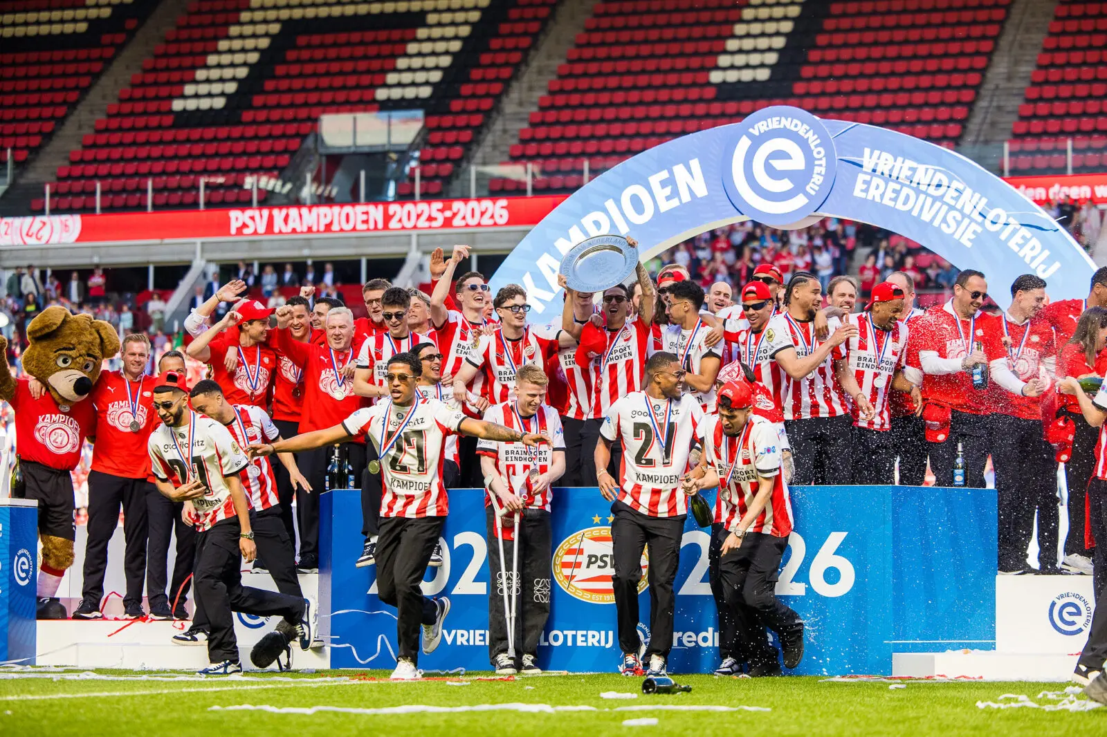 PSV huldiging partner Yielder